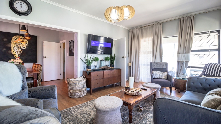 4 Bedroom Property for Sale in Gustrouw Western Cape